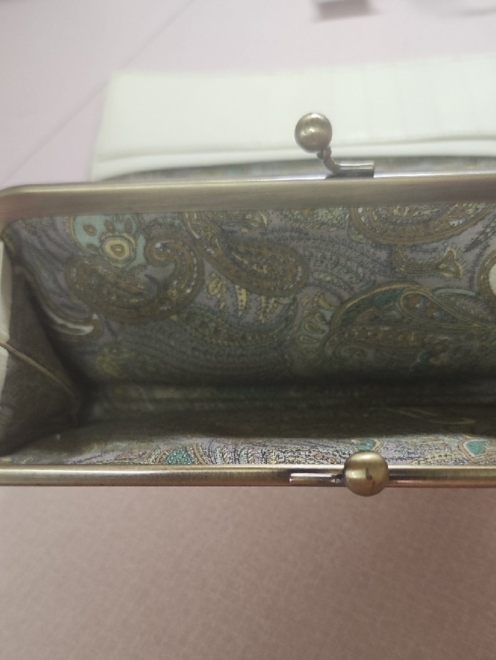 HOBO Cream Leather Wallet Clutch with Paisley Lining Vintage RACHEL Design - Picture 3 of 16